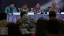 Dirut BRI Asmawi Syam (ketiga kiri) memberikan paparan saat LaunchingSatelit BRISat  di Jakarta, (31/5/2016). Satelit ini untuk meningkatkan fungsi intermediasi, coverage service area, business process dan kualitas layanan. (Liputan6.com/Faizal Fanani)