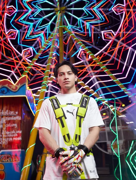 Mengenakan Driving Gloves, Jefri Nichol tampil layaknya anak bengkel [@jefrinichol]