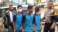 Anak Punk di Garut menyatroni rumah camat. (Liputan6.com/Jayadi Supriadin)