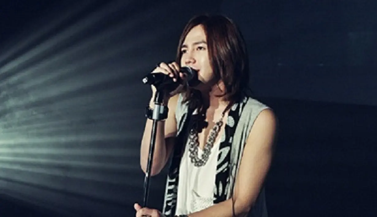 Seperti diketahui, pemain drama Pretty Man ini mempunyai keterbatasan fisik level 4. Terkait hal itu, pihak agensi membantah jika Jang Geun Suk akan wamil pada 19 Juli. (Foto: soompi.com)