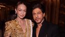 Potret Gigi bersama Shah Rukh Khan yang diunggahnya di Instagram pun sempat menghebohkan India. Acara hari ke-2 NMACC itu berlangsung mewah. Dalam upacara pembukaan itu dapat disaksikan selebritas nasional dan internasional terkenal menghiasi karpet merah untuk pameran India In Fashion. (Liputan6.com/IG/@gigihadid)
