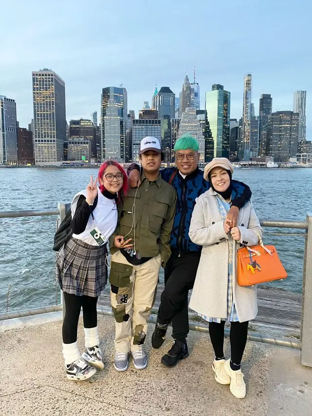 7 Potret Keluarga Uya Kuya Habiskan Libur Akhir Tahun di Amerika, Tampil Stylish