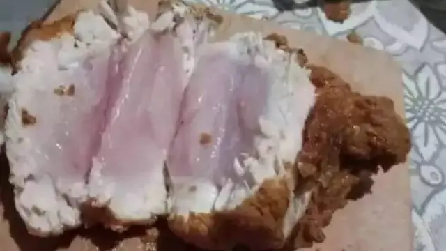 8 Potret Momen Apes Masak Ayam, Ada yang Gosong Hingga Jadi Abu