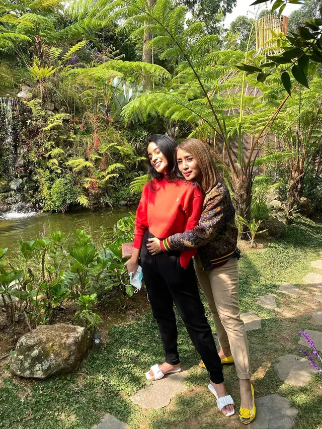 7 Potret Kaneishia Yusuf dan Sang Ibunda, Kompak Bak Kakak Beradik