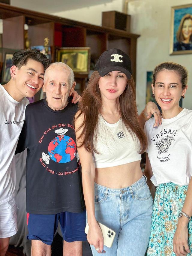 Phuwaryne Keenan yang Disebut Transgender Thailand Berdarah Indonesia dan Sahabat Karib Nong Poy Ternyata Adalah Seorang Influencer Kebugaran dan Personal Trainer. Pemilik Nama Panggung Zee Keenan Aktif Berbagi Mengenai Cara Diet dan Bakar Lemak (Sumber: Instagram/zeezeez)