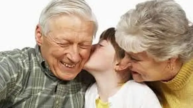 Ilustrasi Kakek, Nenek, dan cucu.
