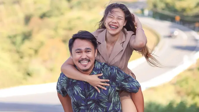 couple bahagia romantis