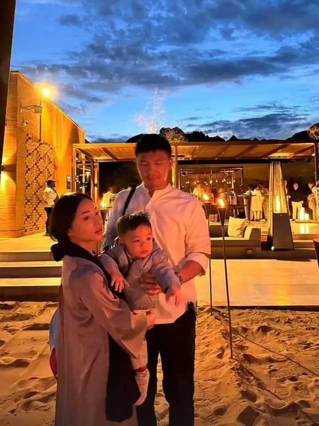 8 Potret Liburan Nikita Willy dan Keluarga di Al Ula Usai Umroh, Curi Perhatian