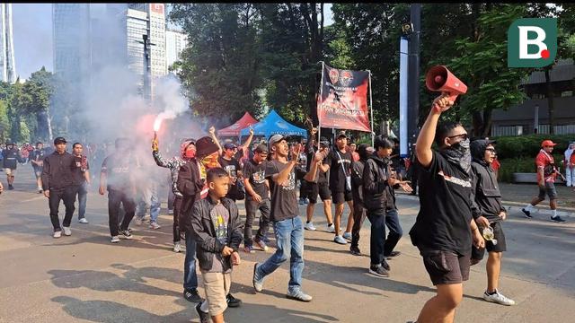 FOTO Suporter Timnas Indonesia di SUGBK