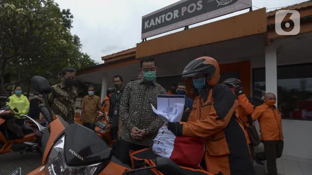 FOTO: Melihat Proses Distribusi Paket Sembako Lewat Pos