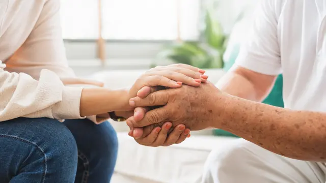 surat ayah dan pegangan tangan