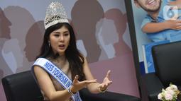 Miss Tourism International 2021 Jessy Silana Wongsodiharjo dalam talkhsow hari Perempuan Internasional di Jakarta (14/3/2022). Talkshow yang mengusung tema Peran Perempuan Bagi Pariwisata Melalui Konten Digital. (Liputan6.com/HO/Andrey)