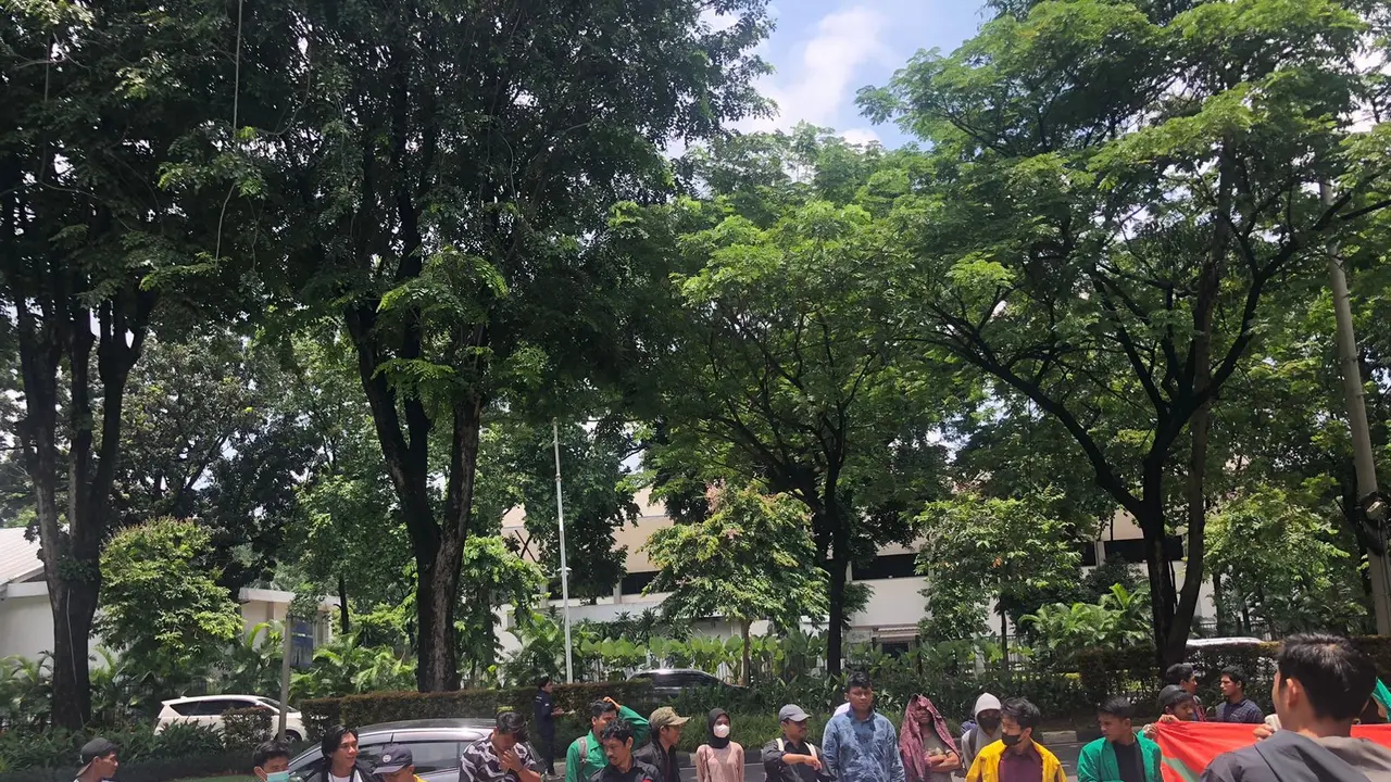 Badan Eksekutif Mahasiswa Nusantara (BEM Nus) pada hari ini, Kamis (9/3/2023) melakukan unjuk rasa sebagai bentuk tanda simbolik, berkenaan dengan pergantian posisi jabatan Zainudin Amali selaku Menpora RI yang kini telah mengundurkan diri.
