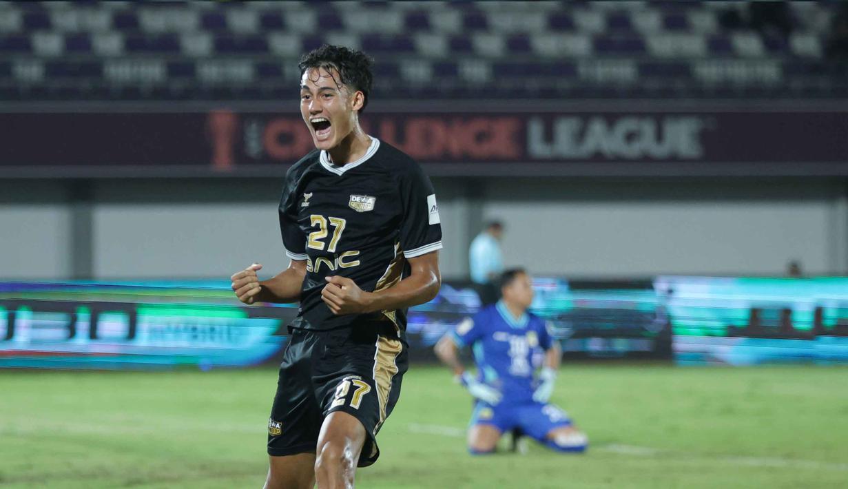 Pemain tengah Dewa United, Rafael William Struick merayakan golnya ke gawang Shan United pada matchday ketiga Grup E AFC Challange League 2025-2026 di Stadion Indomilk Arena, Tangerang, Sabtu (1/11/2025) malam WIB. (Bola.com/M Iqbal Ichsan)