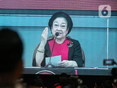 Ketua Umum PDIP Megawati Soekarnoputri menyampaikan arahan serta membuka Rakernas II PDIP di Jakarta, Selasa (21/6/2022). Rakernas PDIP kali ini mengusung tema 'Desa Kuat, Indonesia Maju dan Berdaulat'. (Liputan6.com/Faizal Fanani)