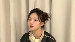 Dalam episode perdana Single's Inferno, Lee Sian mendapat julukan "sweetheart in pink dress" berkat penampilannya yang memukau. Selain visualnya yang menawan, kepribadiannya yang ceria berhasil mencuri hati sesama peserta maupun pemirsa. (Liputan6.com/IG/@youseeany)