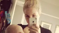 [Bintang] #Brelfie, Gerakan Para Ibu Menyusui Sambil Selfie