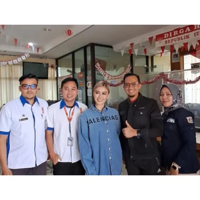 Agnez Mo rekam e-KTP (Instagram/kotajakartabarat)