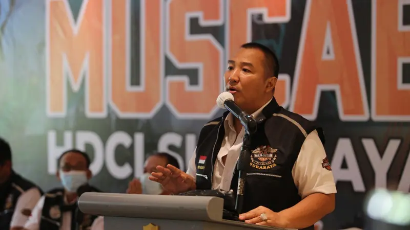 Tony Wahyudi terpilih kembali secara aklamasi menjadi Ketua Harley Davidson Club Indonesia (HDCI) Surabaya periode 2021-2024. (Dian Kurniawan/Liputan6.com)