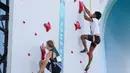 Atlet panjat tebing Indonesia, Rahmad Adi Mulyono (kanan) berlomba menghadapi wakil Afrika Selatan, Joshua Bruyns pada babak kualifikasi cabor panjat tebing nomor speed putra Olimpiade Paris 2024 di Le Bourget Climbing Venue, Paris, Selasa (6/8/2024). (Dok. NOC Indonesia)