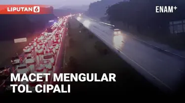 Kondisi ruas tol Cipali terpantau masih dipadati kendaraan para pemudik di H-1 Lebaran. Antrean mobil nampak jelang tempat peristirahatan di jalan tol menuju Palimanan.