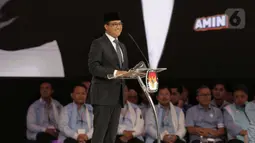 Calon Presiden nomor urut 1 Anies Baswedan saat mengikuti Debat Kelima Pilpres 2024 di Jakarta Convention Center (JCC), Jakarta, Minggu (4/2/2024). (Liputan6.com/Angga Yuniar)