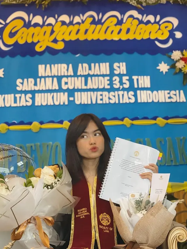 Namira  Adjani Anak Alya Rohali Rayakan Kelulusan