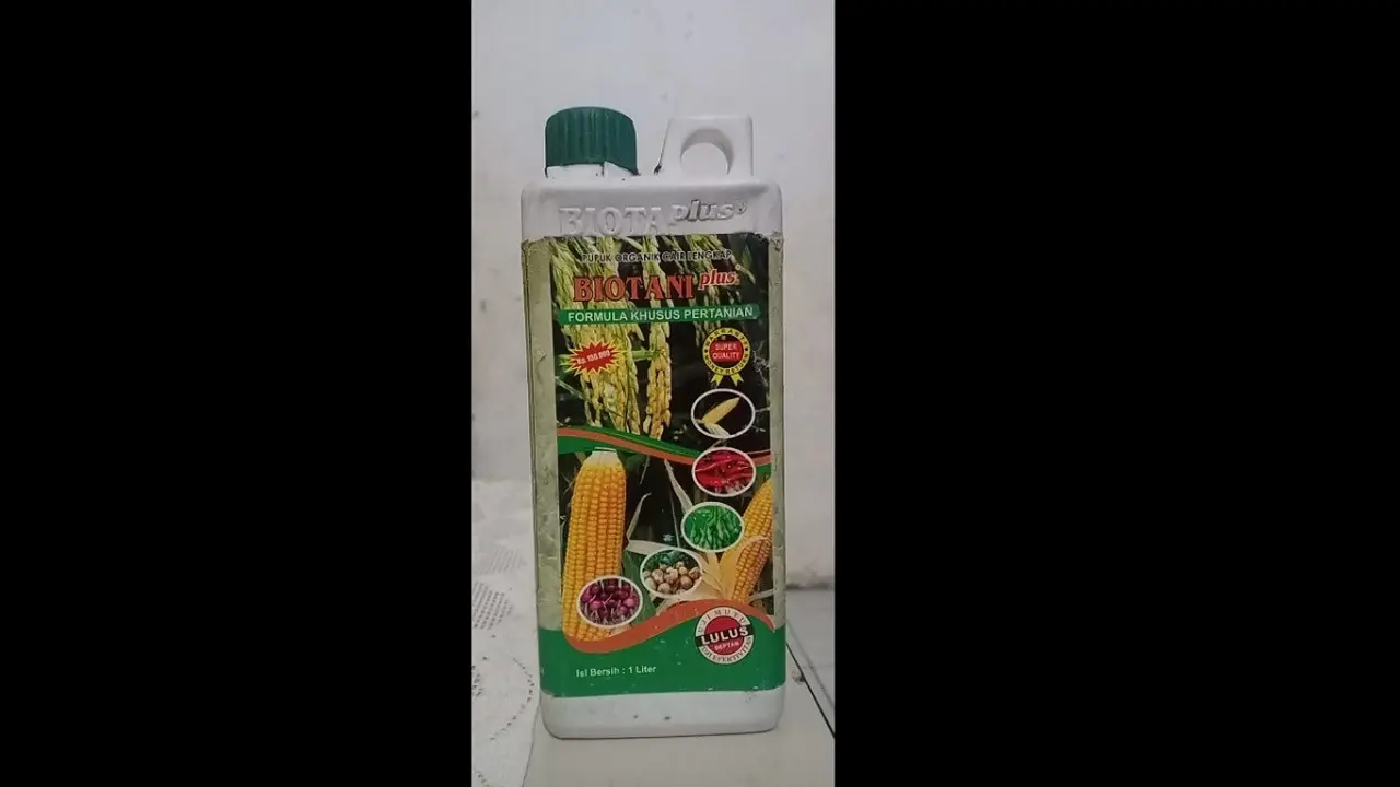 Pupuk organik cair bermerek biotani plus dikabarkan beredar menggunakan izin deptan milik pupuk merek biota plus (Liputan6.com/ Eka Hakim)