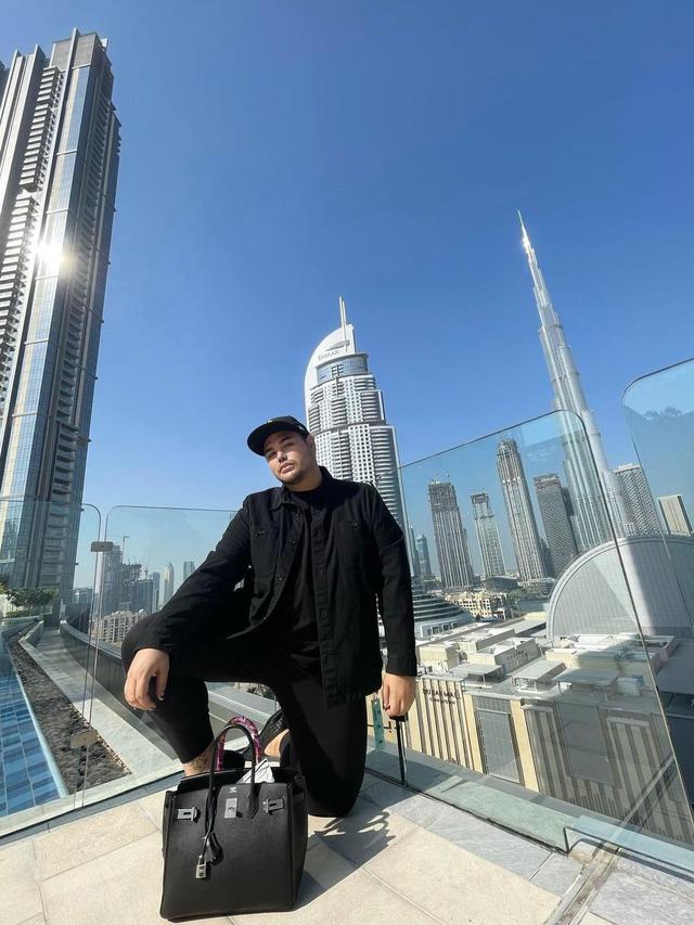 7 Momen Ivan Gunawan Liburan di Dubai, Disebut Makin Macho