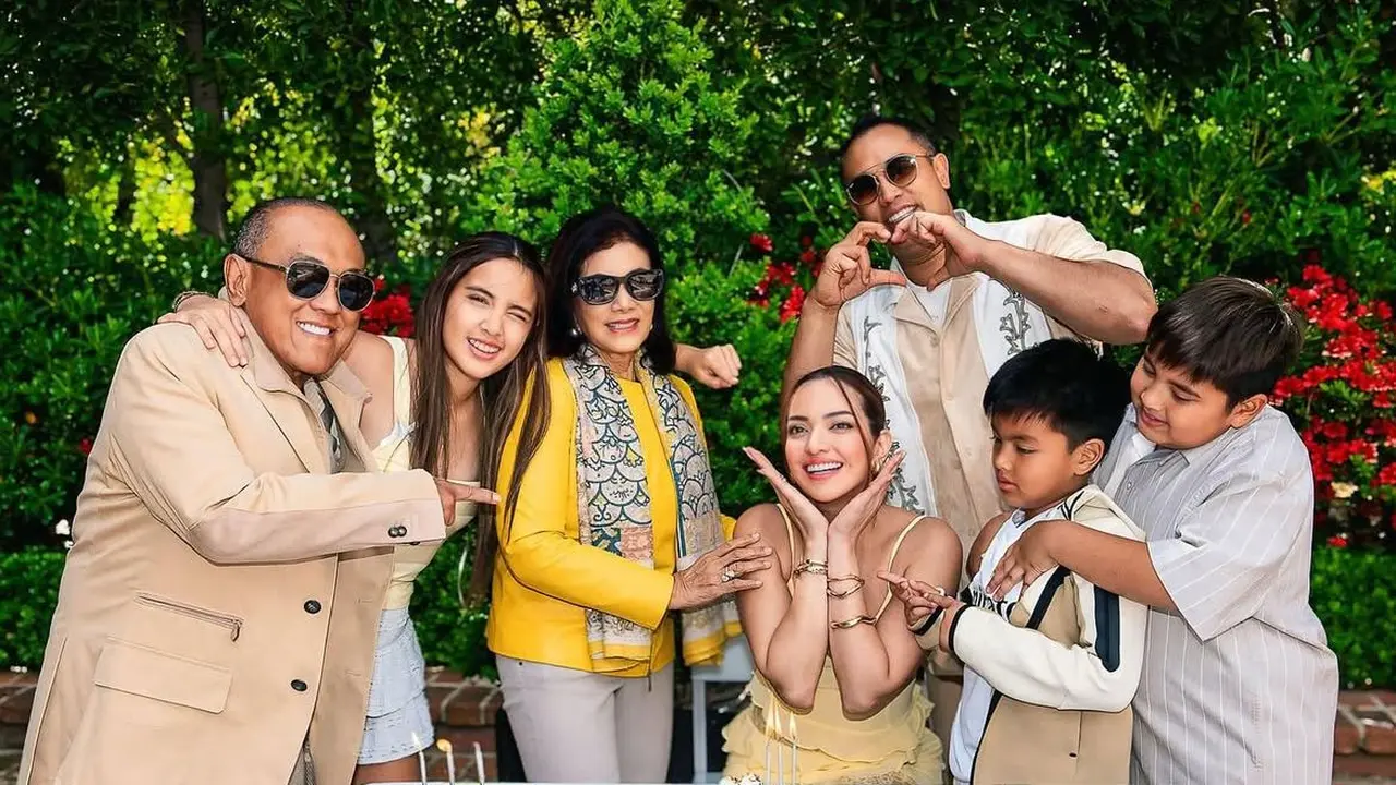Kehangatan Keluarga Warnai Ultah ke-35 Nia Ramadhani (Instagram/@ramadhaniabakrie)