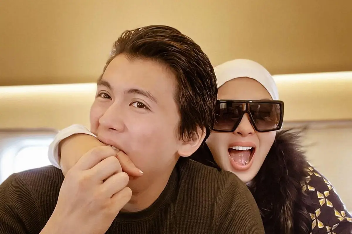 Syahrini dan Reino Barack
