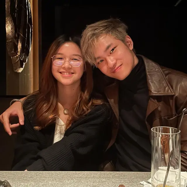 Momen Perayaan Anniversary Deddy Corbuzier dan Sabrina, Ajak Azka Double Date. (Sumber: Instagram/azkacorbuzier)