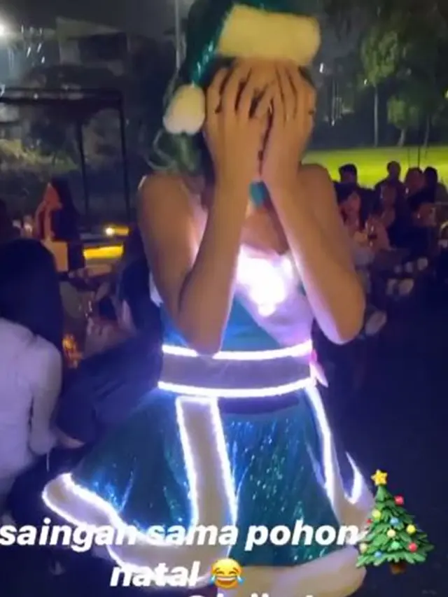 Jelang Menikah, Ini 6 Momen Bridal Shower Jessica Iskandar Jadi Pohon Natal