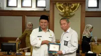 Uu Ruzhanul Ulum dan pejabat RRI.