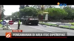 Mereka yang tidak memiliki tanda pengenal tidak diperkenankan masuk.