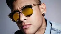 Menyambut berlangsungnya Olimpiade 2016, Optik Seis luncurkan kacamata terbaru dari merk Police dengan Neymar sebagai ambasador. 