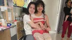 Selain kekompakan, banyak pula yang menyoroti Leticia Joseph yang sudah tumbuh makin besar. Tinggi badannya bahkan sudah hampir menyamai Sheila Marcia. Wajar saja karena Leticia sudah remaja. Lahir pada 24 Februari 2010, usianya baru saja menginjak 13 tahun. (Liputan6.com/IG/@itssheilamj)
