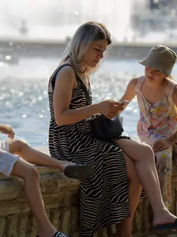 Pendekatan lembut yang membantu anak mengikuti arahan orang tua melalui komunikasi positif, konsistensi, dan hubungan yang penuh kepercayaan. (Foto: Surprising Media/Pixabay)