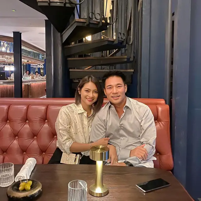 Artis lain yang juga menikah dengan orang Korea, ada Rini Yulianti