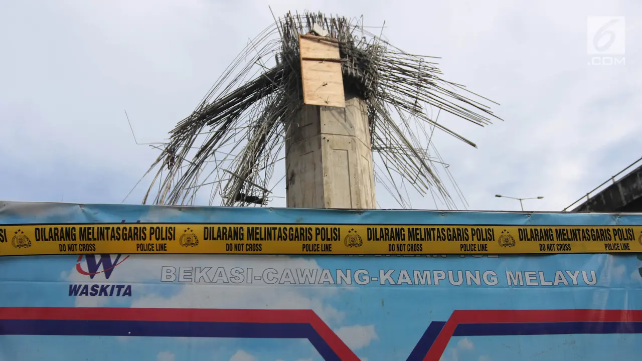 Garis Polisi di Lokasi Tiang Girder Tol Becakayu