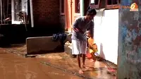 [VIDEO] Kampung Pulo Banjir, Aktivitas Warga Normal