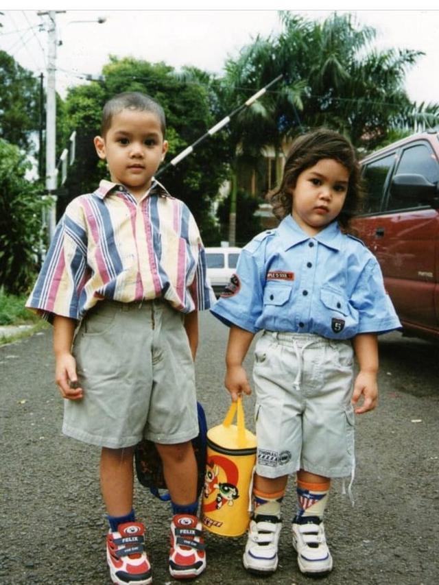 7 Potret Masa Kecil Al Ghazali dan El Rumi Ini Sukses Bikin Gemas