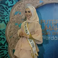 Tahun 2017 ini ajang kecantikan Puteri Muslimah Indonesia digelar untuk ke tiga kalinya. Pertama diadakan di tahun 2015 dan melahirkan Nesa Aqila Heryanto sebagai juaranya, dan tahun 2016 dimenangkan oleh Siti Ashari. (Galih W. Satria/Bintang.com)
