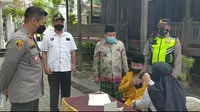 Santri di Sampang mulai divaksinasi. (Dian Kurniawan/Liputan6.com)