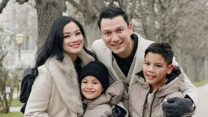 Potret Liburan Titi Kamal dan Christian Sugiono Bersama Kedua Anak, Disebut Sosok Keluarga Impian. (instagram/titi_kamall, instagram/csugiono)
