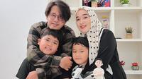 Ririe Fairus dan Ayus Sabyan rayakan ultah ke-8 Ben, anak kedua mereka (Foto: instagram ririe_fairus)
