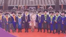 Di momen tersebut, ibu satu anak itu kembali memperlihatkan penampilannya dalam balutan kebaya.  [@annisayudhoyono].