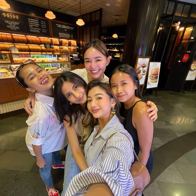 6 Bulan Usai Sinetron Tamat, Ini 6 Potret Temu Kangen Pemain Ikatan Cinta