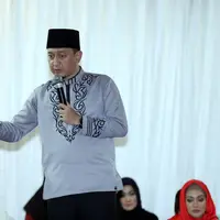 Ustaz Zacky Mirza menghadiri acara 40 hari Julia Perez. (Nurwahyunan/Bintang.com)