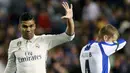 Gelandang Real Madrid, Casemiro, merayakan gol yang dicetaknya ke gawang Deportivo pada laga La Liga di Stadion Riazor, La Coruna, Rabu (26/4/2017). Deprtivo kalah 2-6 dari Madrid. (EPA/Cabalar) 